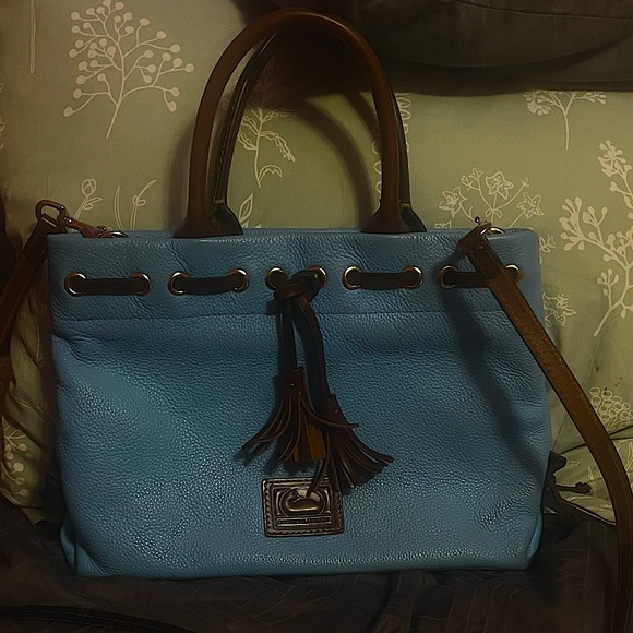 Dooney and Bourke handbag - Picture 2 of 4